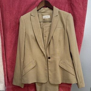 Calvin Klein summer weight pant suit jacket size 8, pants size 4.